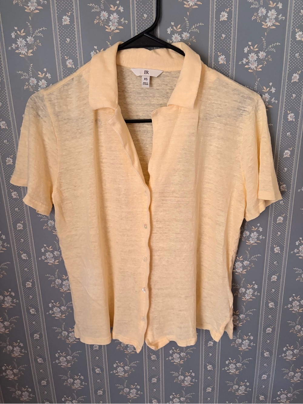 Banana Republic butter Yellow linen top